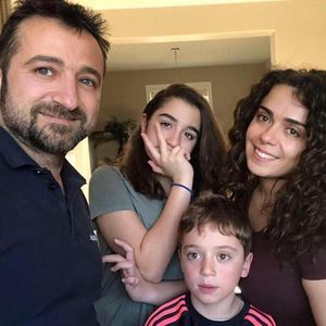 Meet your Posher, Münevver